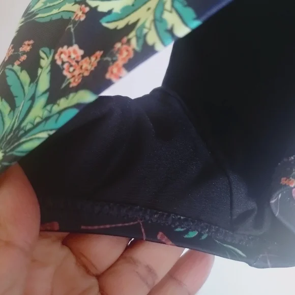 Old Navy Plus Size Tropical Print Women's Swimsuit - Picture 8 of 14